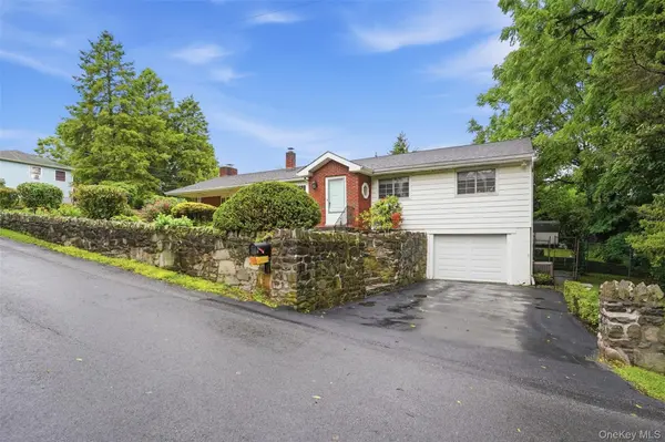 8 Boulder RD, Newburgh, NY 12550