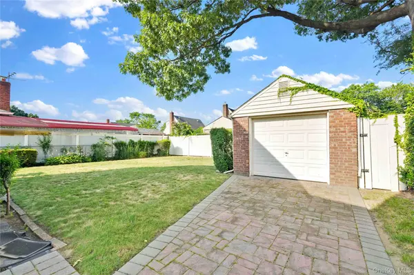 12114 Grayson ST, Springfield Gardens, NY 11413