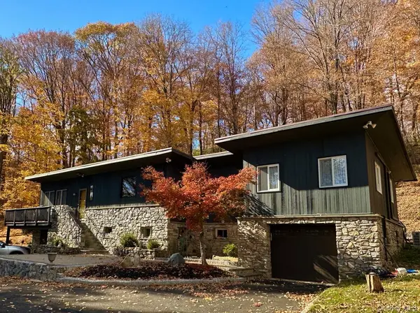 16 Briar Hill RD, Hopewell Junction, NY 12533