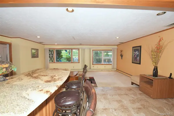 29 Ivy Hill DR, Smithtown, NY 11787