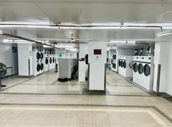 61-20 Grand Central Pkwy #A1203, Forest Hills, NY 11375