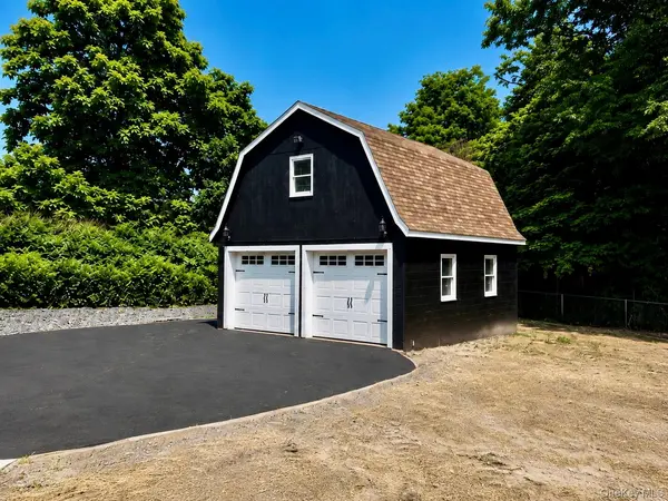 33 County Route 17, Thompson Ridge, NY 10985