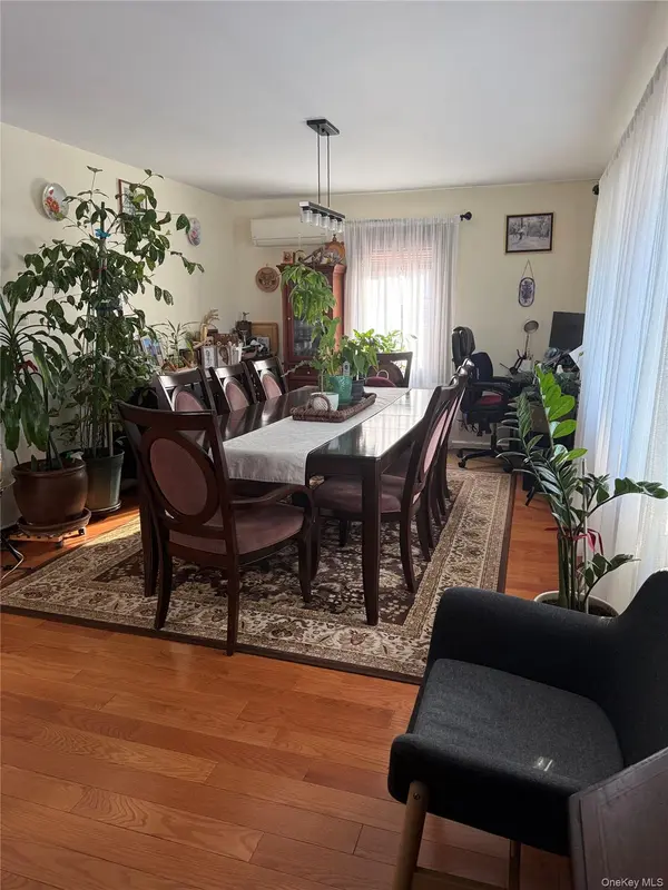 7314 69th AVE, Middle Village, NY 11379
