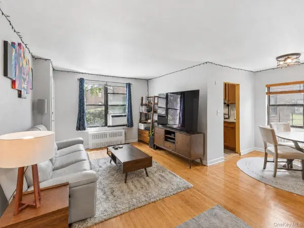 196-29 69th Ave ##1st Fl, Fresh Meadows, NY 11365