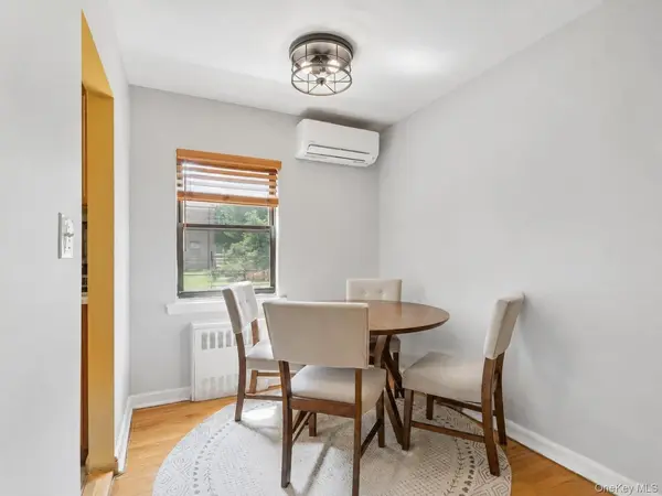 196-29 69th Ave ##1st Fl, Fresh Meadows, NY 11365