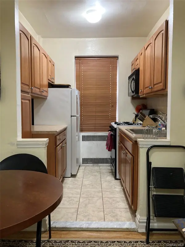 61-41 Saunders ST #B57, Rego Park, NY 11374