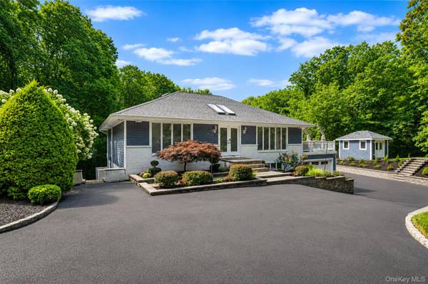 56 Old Homestead RD, Port Jefferson, NY 11777