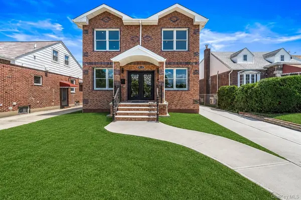 8341 Little Neck Pkwy, Glen Oaks, NY 11004