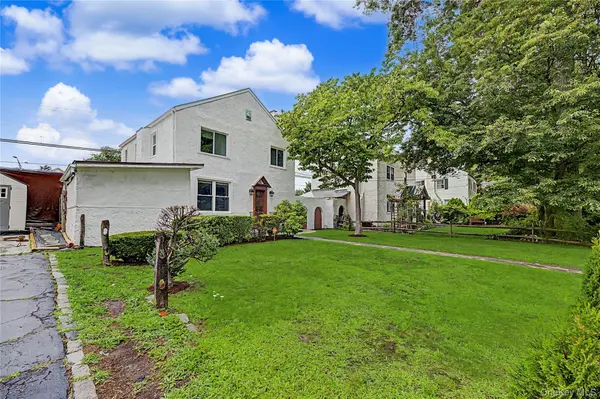 25 Longmeadow RD, Yonkers, NY 10704