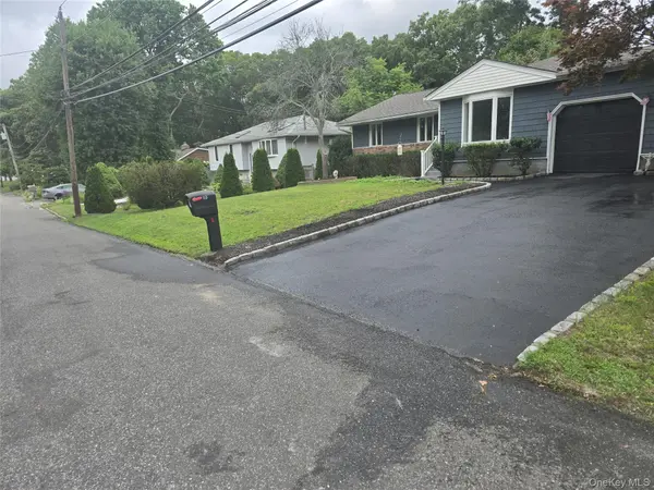 83 McGaw AVE, Lake Grove, NY 11755