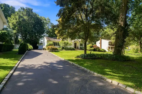22 Gemini LN, Nesconset, NY 11767