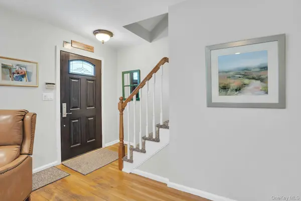 43 Genesee DR, Commack, NY 11725