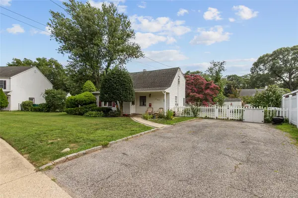 713 Wren CT, West Hempstead, NY 11552