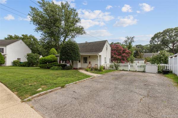 713 Wren CT, West Hempstead, NY 11552