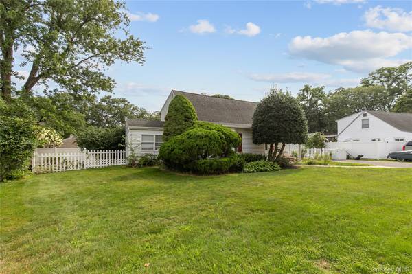 713 Wren CT, West Hempstead, NY 11552