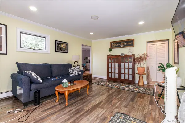 713 Wren CT, West Hempstead, NY 11552