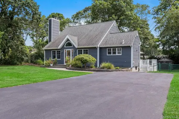 111 W Tiana RD, Hampton Bays, NY 11946