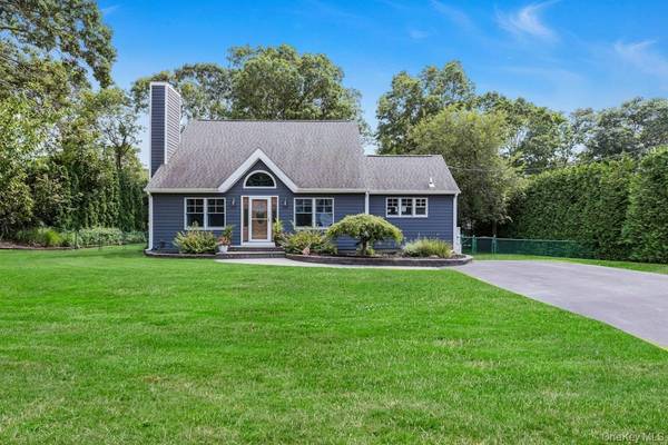 111 W Tiana RD, Hampton Bays, NY 11946