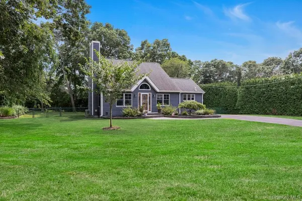 111 W Tiana RD, Hampton Bays, NY 11946