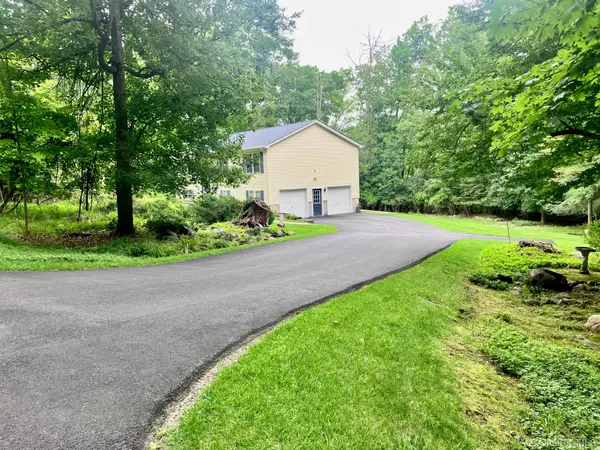 36 Carpenter RD, New Hampton, NY 10958