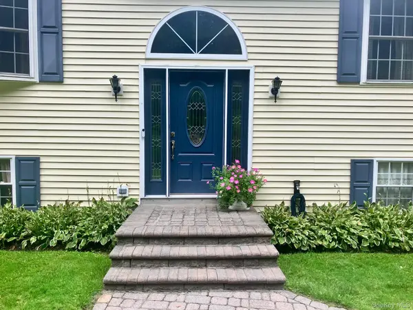 36 Carpenter RD, New Hampton, NY 10958