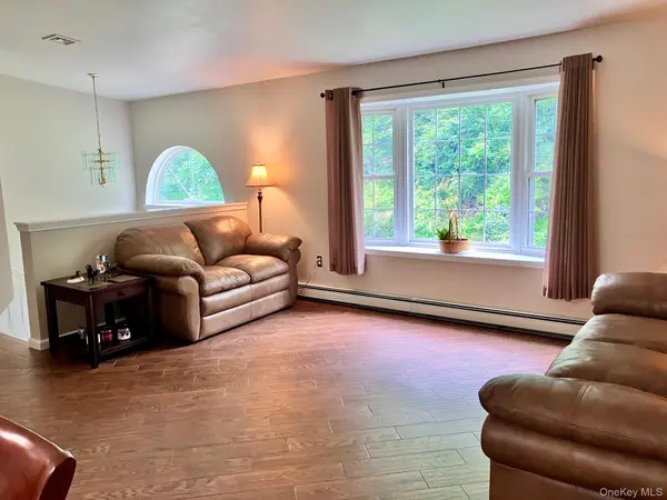 36 Carpenter RD, New Hampton, NY 10958
