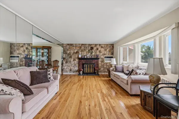 26 Margaret RD, Massapequa, NY 11758