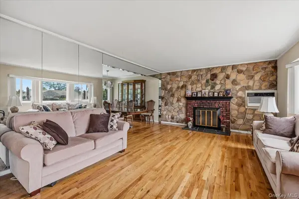 26 Margaret RD, Massapequa, NY 11758