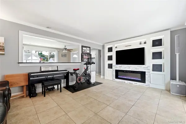 96 E 12th ST, Huntington Station, NY 11746