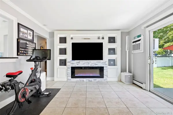 96 E 12th ST, Huntington Station, NY 11746