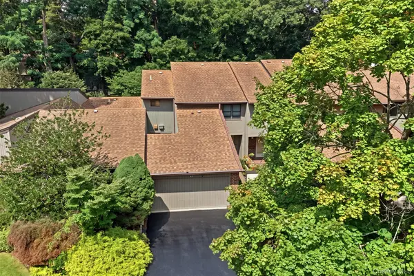 42 Country Club DR, Jericho, NY 11753