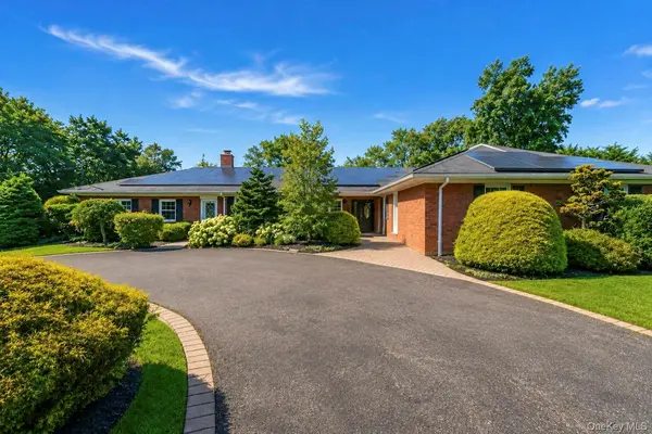 5 Reinhardt CT, Blue Point, NY 11715