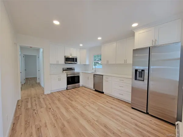 392 3rd AVE, Bayport, NY 11705