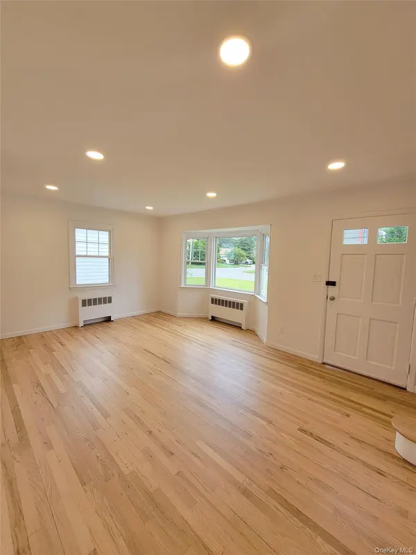 392 3rd AVE, Bayport, NY 11705