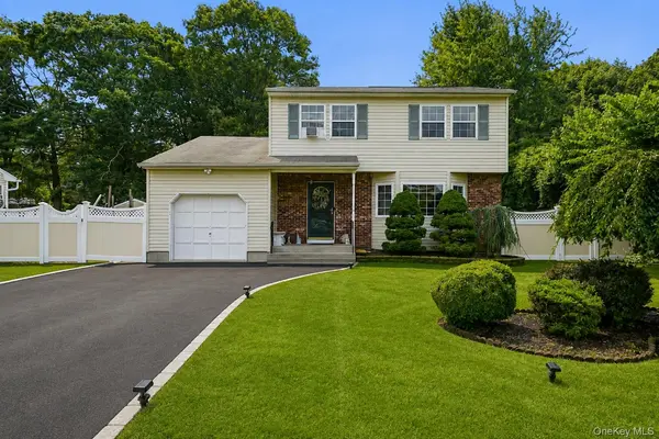 26 Probst DR, Shirley, NY 11967