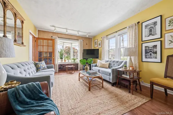 2320 Saratoga ST, Oceanside, NY 11572