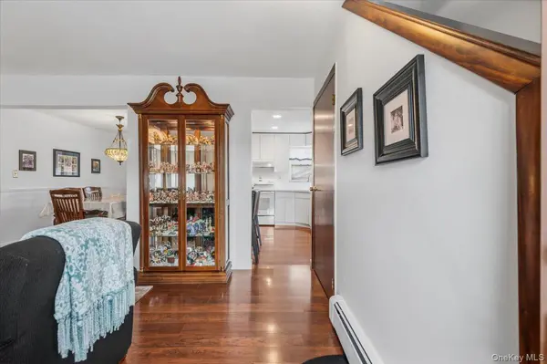 210 N 5th ST, Bethpage, NY 11714