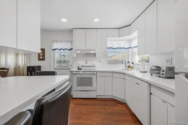 210 N 5th ST, Bethpage, NY 11714