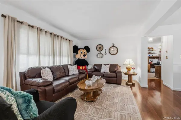 210 N 5th ST, Bethpage, NY 11714