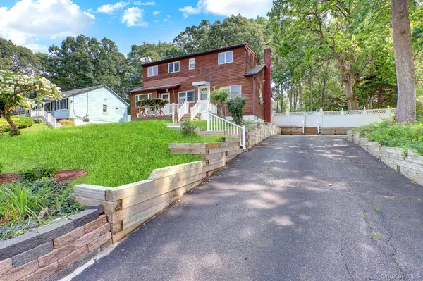 653 Meadow RD, Smithtown, NY 11787