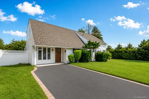 85 Twin LN, Wantagh, NY 11793