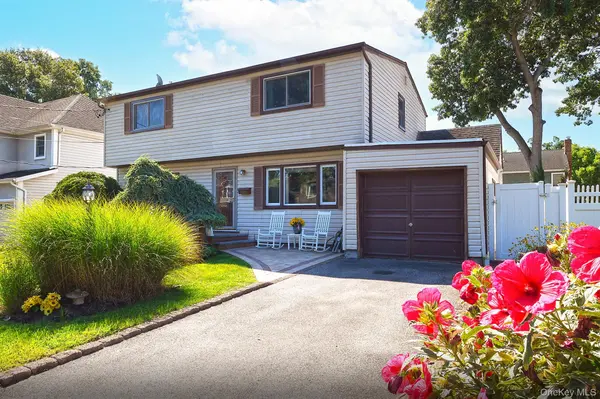 108 Connecticut AVE, Massapequa, NY 11758
