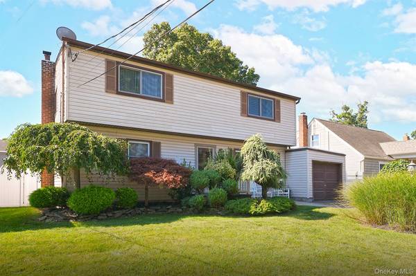 108 Connecticut AVE, Massapequa, NY 11758