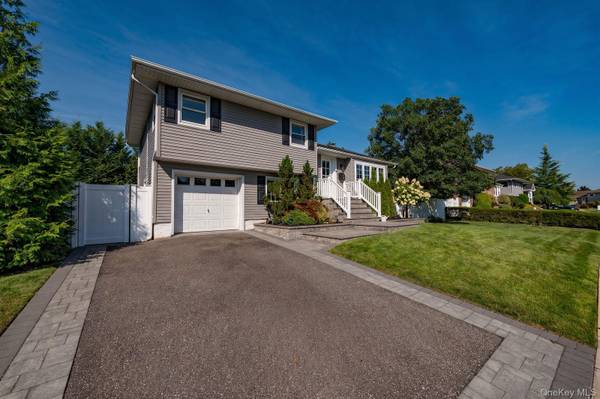 1814 Robin LN, Bellmore, NY 11710