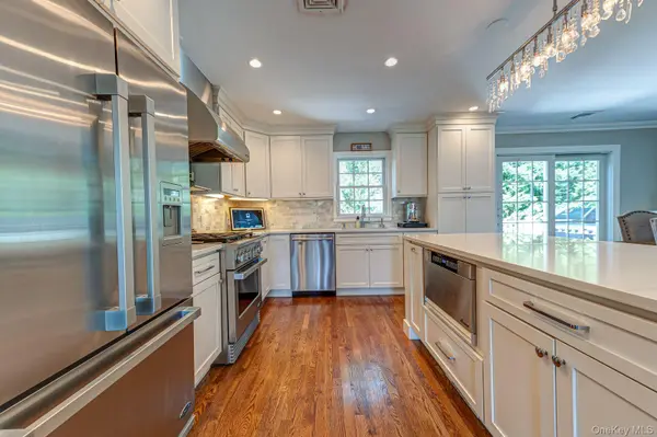 1814 Robin LN, Bellmore, NY 11710