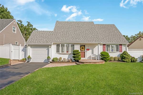 9 Linwood AVE, Farmingdale, NY 11735