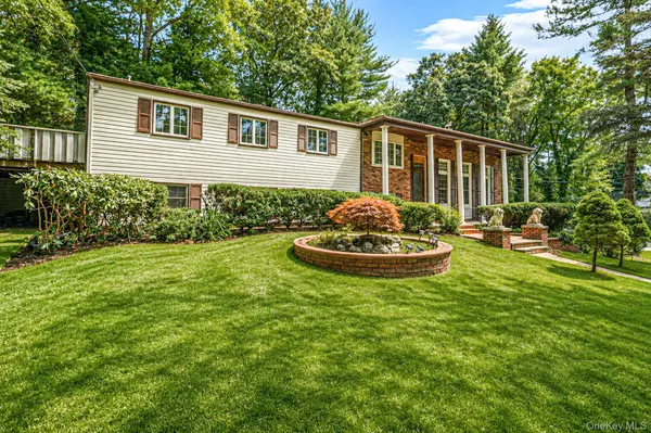 23 Colonial DR, Smithtown, NY 11787