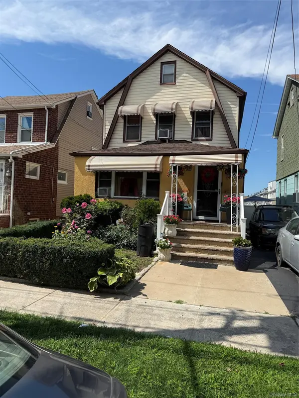 19811 116th AVE, Addisleigh Park, NY 11412