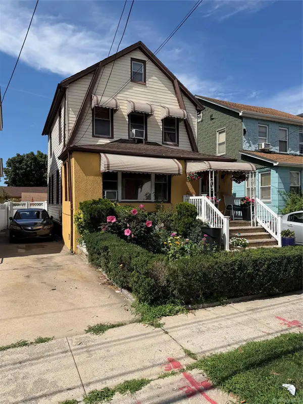 19811 116th AVE, Addisleigh Park, NY 11412