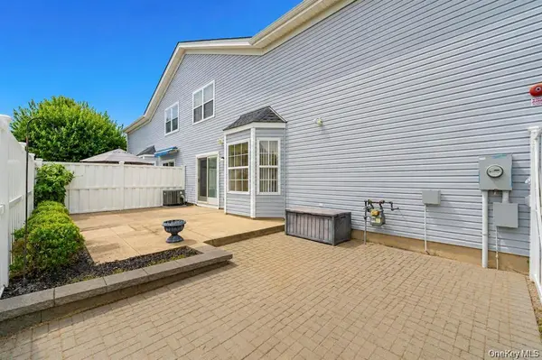 1 Jennifer LN, Middle Island, NY 11953